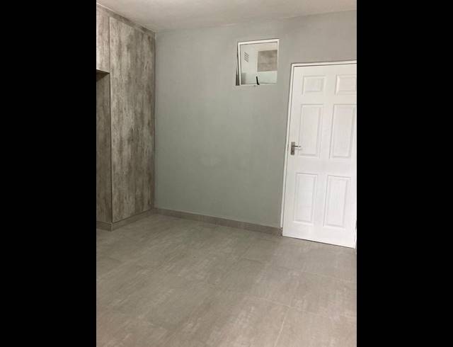 2 BEDROOM PROPERTY TO RENT IN OVERPORT